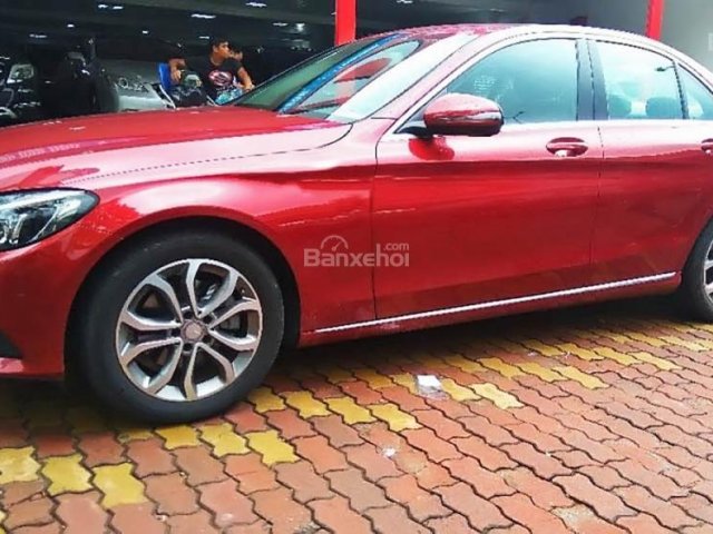 Bán Mercedes đời 2016, màu đỏ đẹp như mới