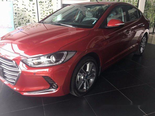 Cần bán xe Hyundai Elantra đời 2017, màu đỏ