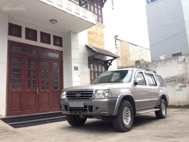 Bán xe Ford Everest 2006 số sàn, máy dầu, màu xám, xe đi giữ còn mới