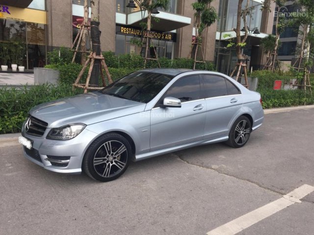 Bán ô tô Mercedes Edition C sản xuất 2014, màu bạc, nhập khẩu, giá bán nhanh 950 triệu