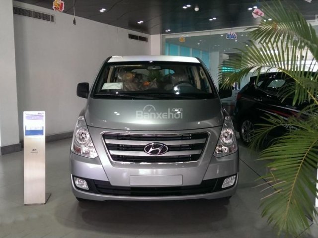 Hyundai Tây Hồ - Starex 2.5 máy dầu hoặc xăng - Xe giao luôn - Đầy đủ các phiên bản - Hotline: 0912139123