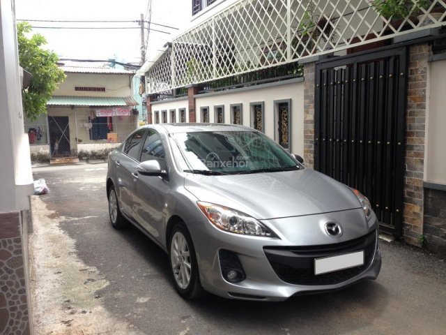 Nhà cần bán xe Mazda 3 sedan số tự động, màu bạc, SX 2015