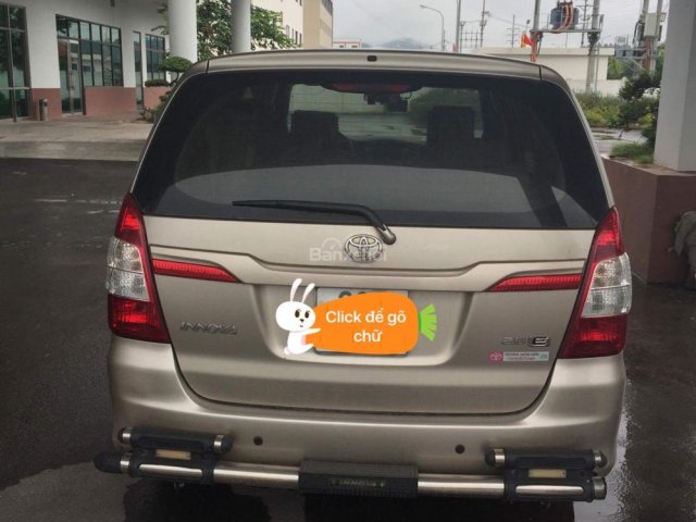 Toyota Innova E2014, màu cát vàng