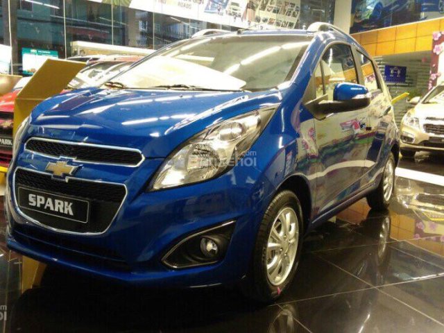 Chevrolet Spark LT 5 chỗ xanh dương, giao xe tận An Giang, trả trước 10% (90tr), bảo hành 3 năm, LH Nhung 0907148849