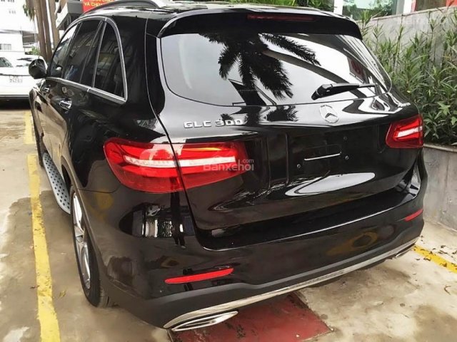 Bán Mercedes GLC 300 sản xuất 2017, màu đen