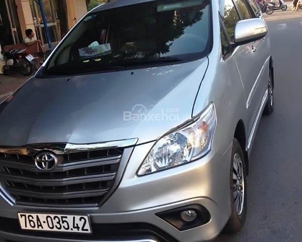 Bán ô tô Toyota Innova E 2015, màu bạc