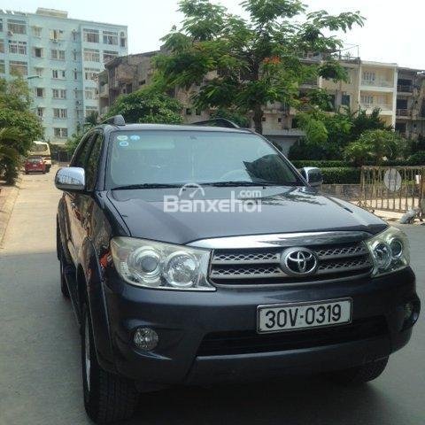 Bán Toyota Fortuner đời 2009, màu đen xám