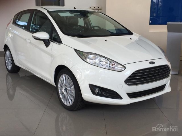 Cần bán xe Ford Fiesta năm 2017, màu trắng