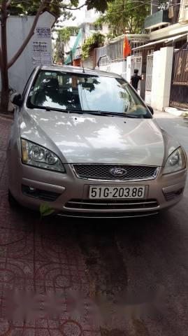 Cần bán gấp Ford Focus MT đời 2005 xe gia đình, giá tốt