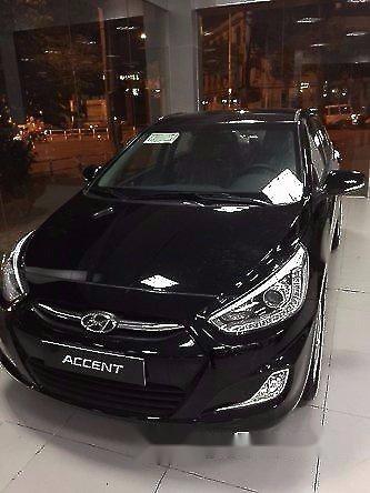 Bán xe Hyundai Accent đời 2017, màu đen 