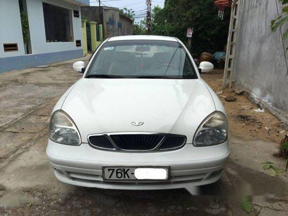 Cần bán Daewoo Nubira đời 2002, màu trắng số sàn, 135 triệu