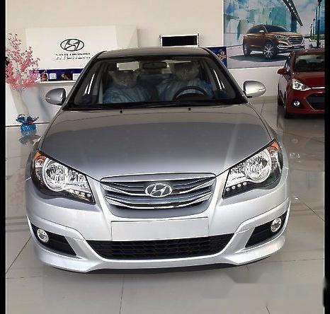 Cần bán Hyundai Avante 2.0AT đời 2016, màu bạc