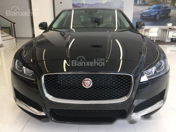 Cần bán giá xe Jaguar XF 2017 đủ màu: Trắng, xanh, đen, màu đỏ - Tặng ngay gói bảo dưỡng gần 200tr