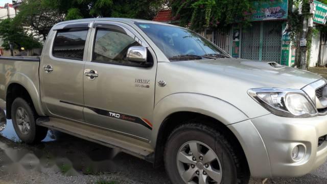 Bán xe Toyota Hilux 3.0 đời 2011 số sàn, 428 triệu