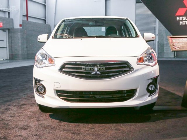 Cần bán Mitsubishi Attrage CVT Eco 2017, màu trắng, xe nhập