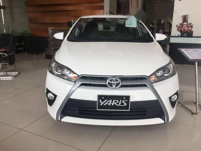 Cần bán Toyota Yaris đời 2017, màu trắng