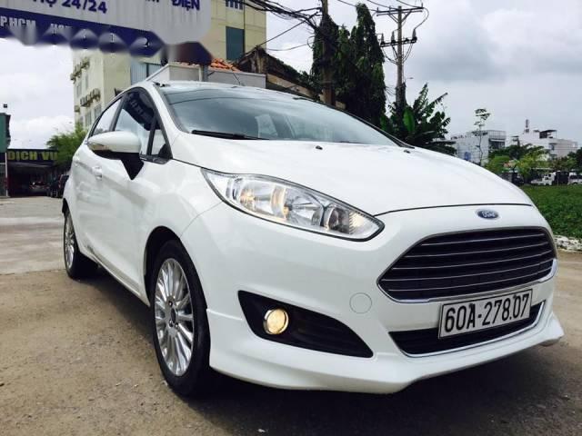 Xe Ford Fiesta 1.0L đời 2016, màu trắng, giá tốt