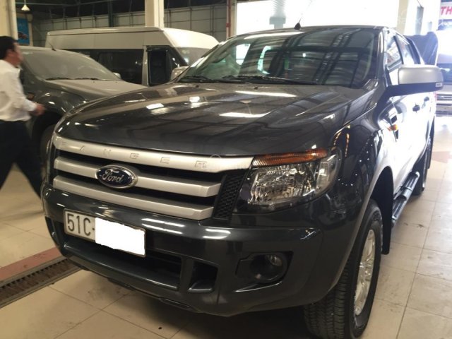 Cần bán lại xe Ford Ranger XLS AT đời 2014, màu xanh lam, nhập khẩu nguyên chiếc như mới