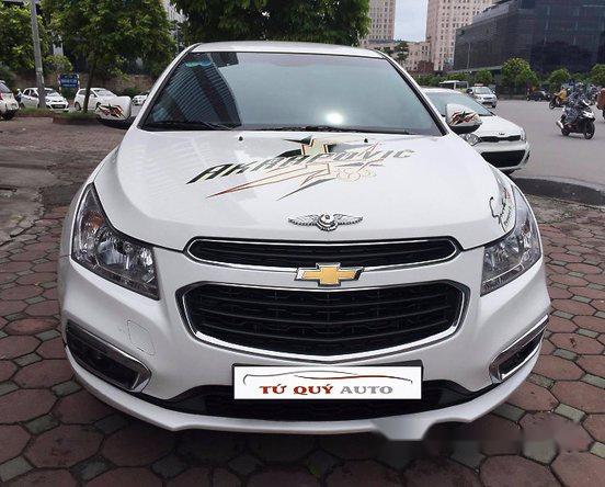 Bán gấp Chevrolet Cruze LT 1.6MT đời 2016, màu trắng  