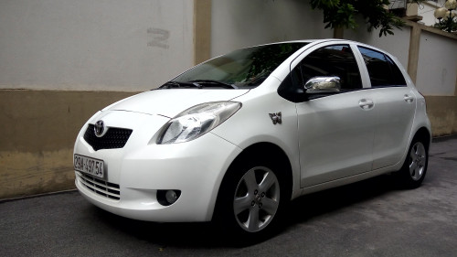 Cần bán xe Toyota Yaris 1.3 AT đời 2007, màu trắng