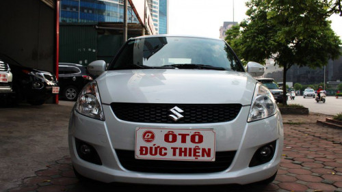 Bán Suzuki Swift 1.4 AT đời 2014 chính chủ