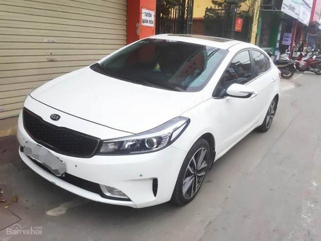 Cần bán gấp Kia Cerato 1.6 AT đời 2017, màu trắng chính chủ