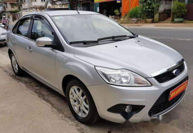 Cần bán lại xe Ford Focus 1.8MT đời 2010, màu bạc như mới