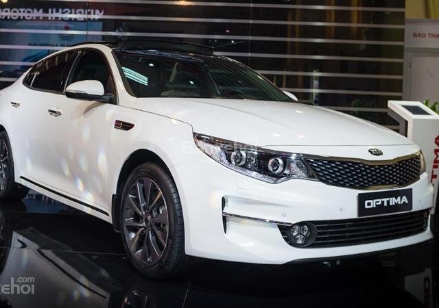 Bán ô tô Kia Optima (K5) đời 2018, màu trắng