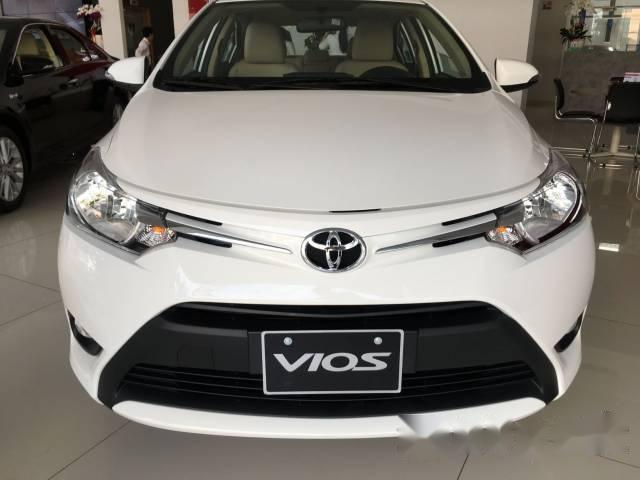 Cần bán xe Toyota Vios 2017, màu trắng