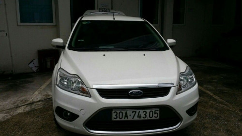 Bán xe Ford Focus 2.0AT sản xuất 2011, màu trắng