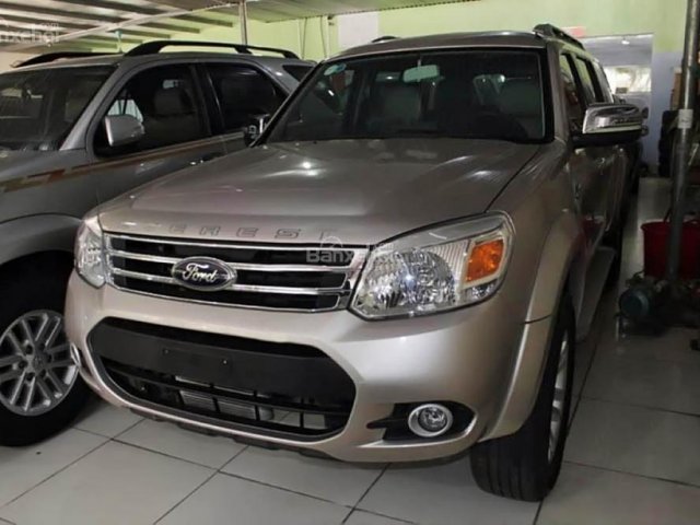 Bán Ford Everest đời 2015 số sàn, 715 triệu