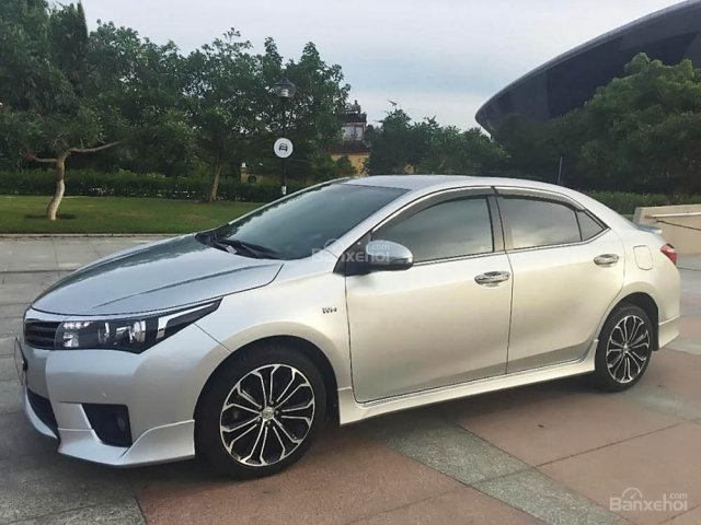 Cần bán Toyota Corolla Altis 2.0V đời 2015, màu bạc, giá 748tr