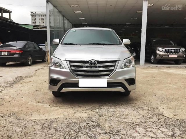 Bán xe Toyota Innova 2.0E đời 2016, màu bạc