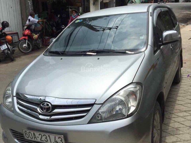 Cần bán Toyota Innova 2.0AT 2009, màu bạc