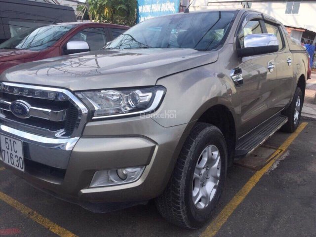 Cần bán Ford Ranger XLT 2 cầu sx 2015 màu vàng cát, xe đẹp đã lên đủ đồ chơi