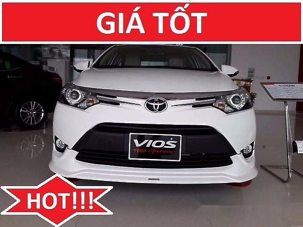 Cần bán Toyota Vios năm 2017, màu trắng, giá tốt