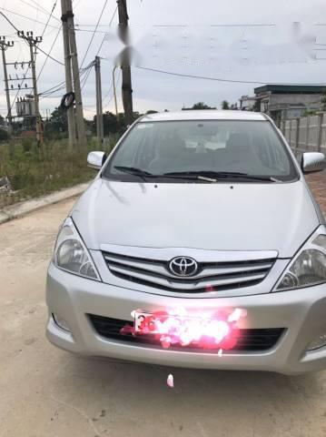 Cần bán gấp Toyota Innova G năm 2009, màu bạc xe gia đình, 418 triệu