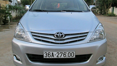 Bán xe Toyota Innova 2.0G đời 2010, màu bạc số sàn, 395 triệu