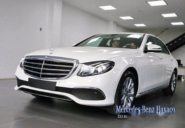 Bán ô tô Mercedes E200 đời 2017, màu trắng, xe nhập