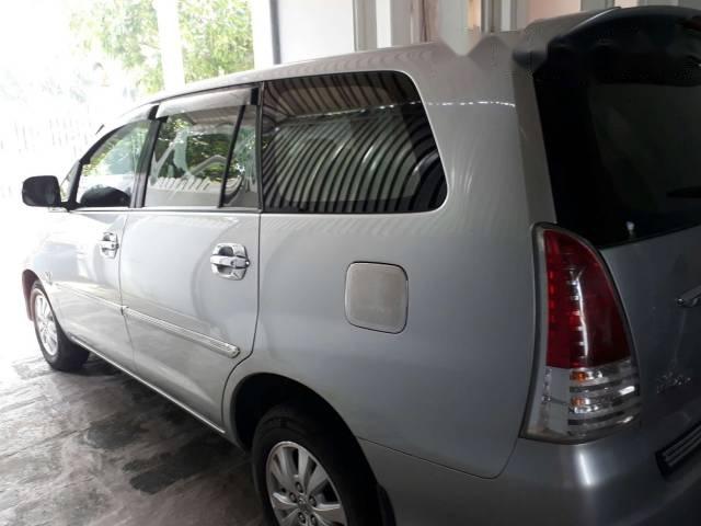 Bán xe Toyota Innova đời 2009, màu bạc số tự động