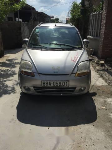 Cần bán lại xe Chevrolet Spark đời 2010, màu bạc xe gia đình