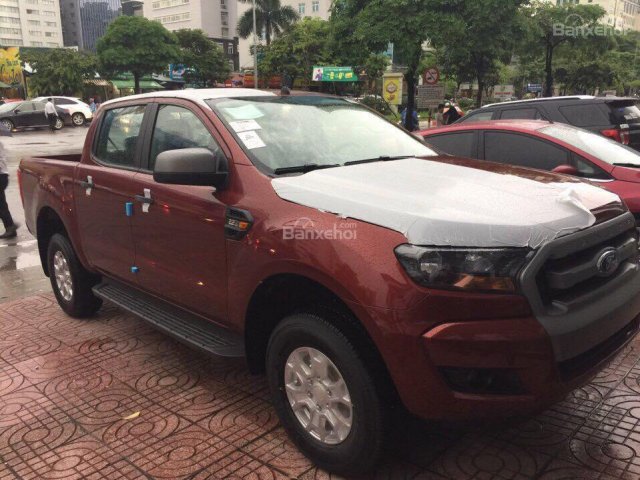 Bán Ford Ranger XLS 2.2MT đời 2018, màu đỏ mận, giá tốt nhất, hỗ trợ trả góp. LH 0907782222