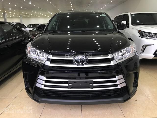 Giao ngay Toyota Highlander LE sản xuất 2017, màu đen, nhập khẩu Mỹ mới 100%