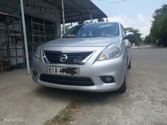 Bán Nissan Sunny đăng ký 2013, màu bạc còn mới, giá 330tr