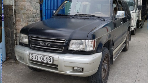 Bán Isuzu Trooper 3.2 MT đời 2001, màu đen số sàn, giá tốt