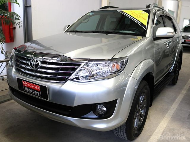 Bán Fortuner V số tự động 2013 màu bạc, màu xám xe đẹp, tặng BHVC, hỗ trả góp 70% lãi suất ưu đãi