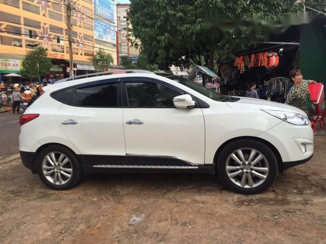 Bán gấp Hyundai Tucson năm 2008, màu trắng số tự động, giá chỉ 550 triệu