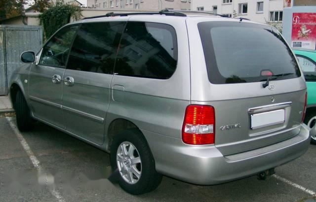 Cần bán lại xe Kia Carnival đời 2007, màu bạc, giá 195tr