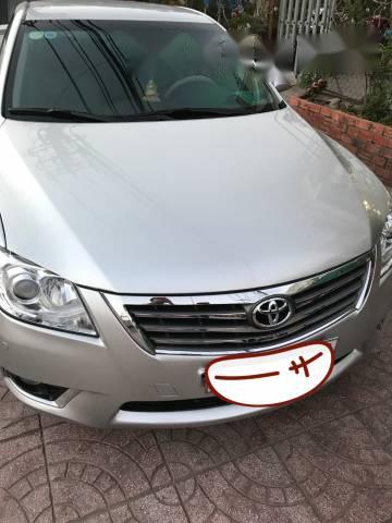 Bán Toyota Camry đời 2010, màu bạc xe gia đình