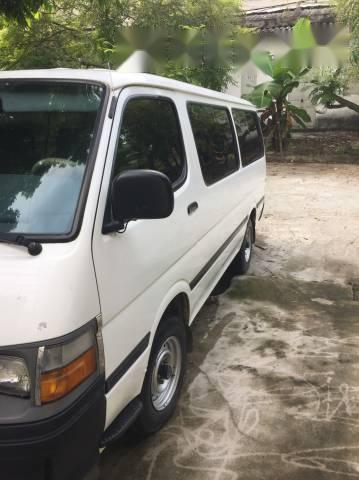 Cần bán gấp Toyota Hiace đời 2000, màu trắng